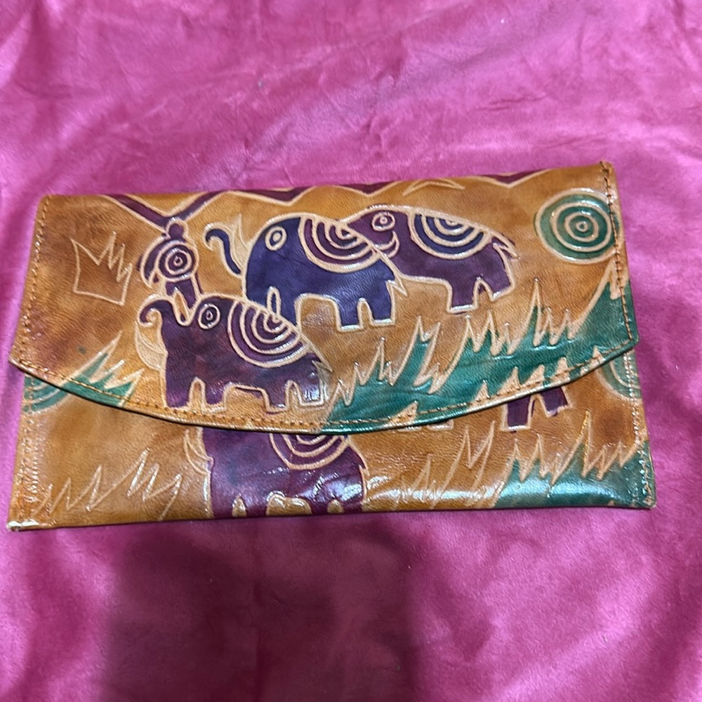 VINTAGE 80’s leather elephant clutch